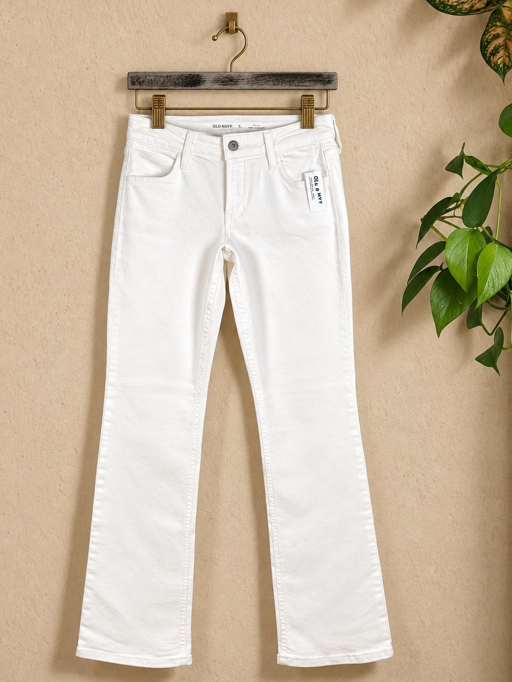 Old Navy WOW Mid-Rise Boot-Cut White Jeans Size 2 Petite NWT